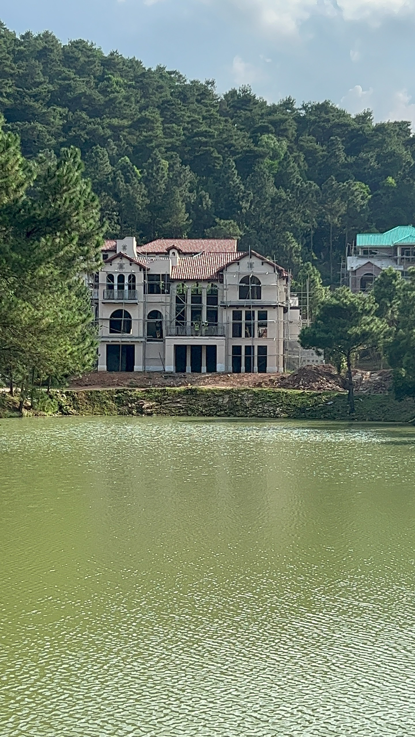 Thanh Xuân Valley 43 biệt thự trực diện hồ đã xong phần thô